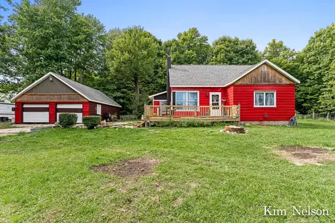 1585 S Maple Is, Hesperia, MI 49421