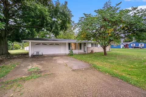 431 11th, Three Rivers, MI 49093 photo 2