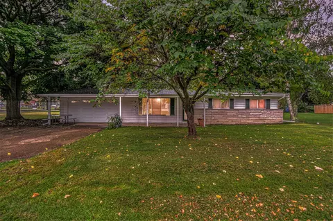 431 11th, Three Rivers, MI 49093
