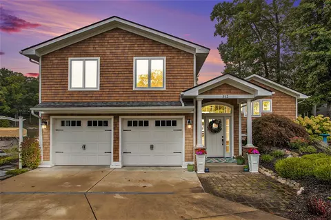 312 Blarney, Plainwell, MI 49080