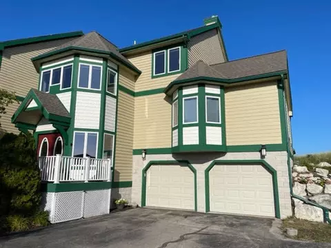 262 N Lakeshore, Manistee, MI 49660