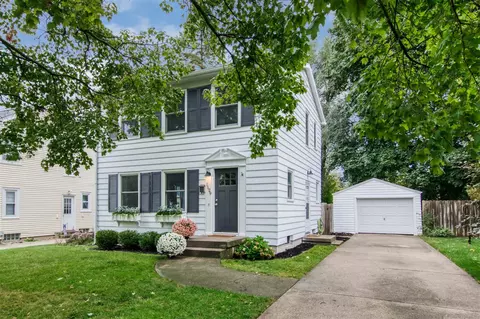 1129 Lake Grv, Grand Rapids, MI 49506