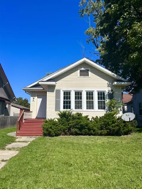 1717 Egleston, Kalamazoo, MI 49001