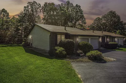4959 Castle Hl, Rockford, MI 49341