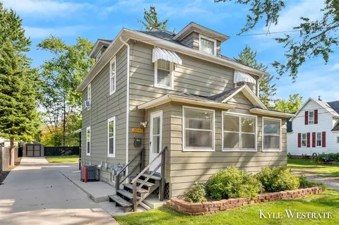2040 Roos, Wyoming, MI 49509