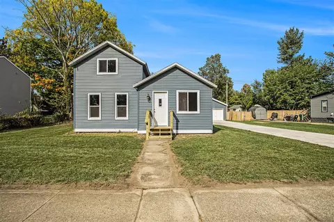 324 E Michigan, Three Rivers, MI 49093 photo 2