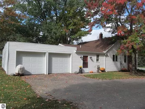 511 W Maple, Mcbain, MI 49657 photo 2