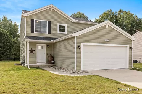 1003 Pinewood, Greenville, MI 48838