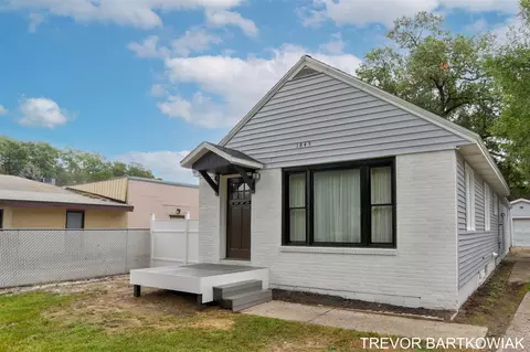 1845 Manor, Norton Shores, MI 49441