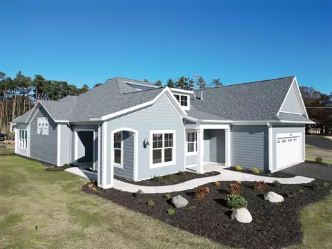 679 Bayshore, Holland, MI 49424