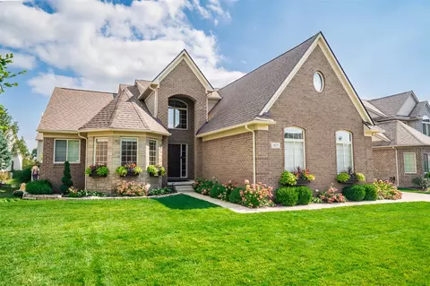 921 Woodside, Oxford, MI 48371