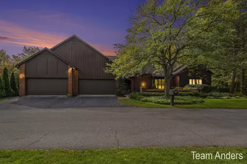 6182 S Gatehouse, Grand Rapids, MI 49546