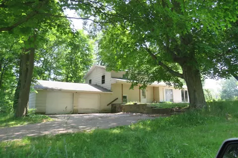 69473 Red Arrow, Hartford, MI 49057