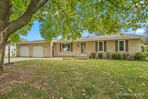 5450 Rockbluff, Comstock Park, MI 49321