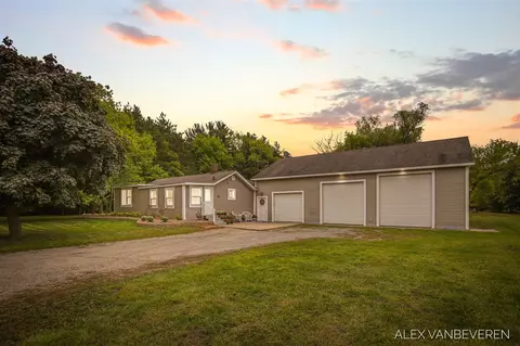15434 Lincoln St, Grand Haven, MI 49417