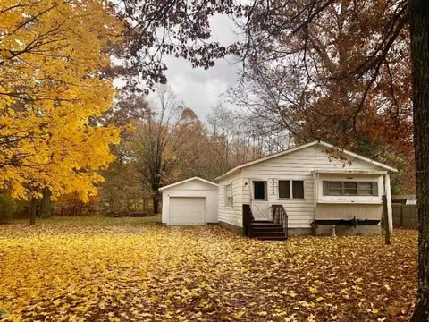 9456 S Oak Ln, Montague, MI 49437