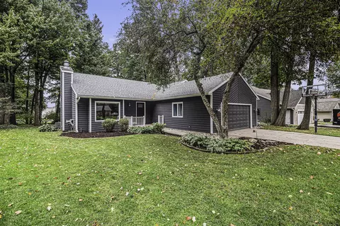 7086 Crescenda, Rockford, MI 49341