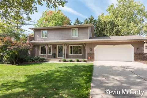 2624 Inverness, Grand Rapids, MI 49546