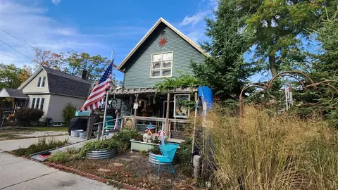 352 5th, Manistee, MI 49660