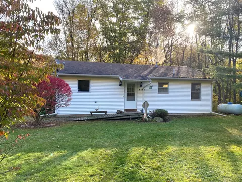7685 Cloverdale Lk, Delton, MI 49046