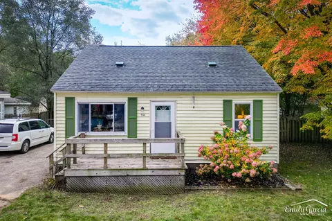54 Scotts, Holland, MI 49424