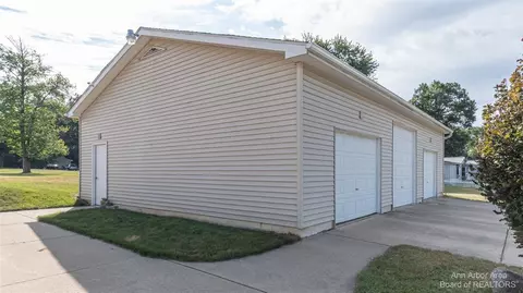 1205 E Mcdevitt, Jackson, MI 49203 photo 81