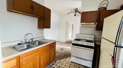 701 Detroit, Jackson, MI 49201 photo 2