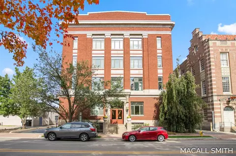 17 W 10th #10, Holland, MI 49423
