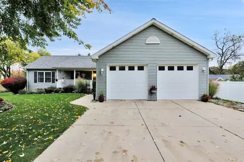 828 Lyons, Portland, MI 48875