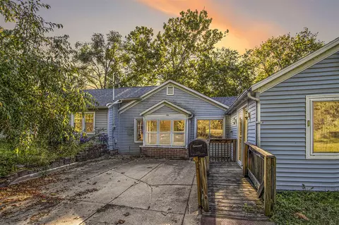 894 Riverview, Plainwell, MI 49080