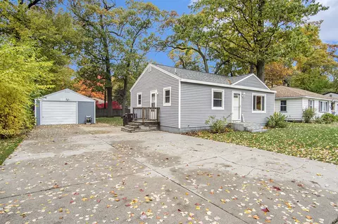 957 Center, Muskegon, MI 49442