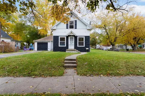 1502 Woodbridge, Jackson, MI 49203