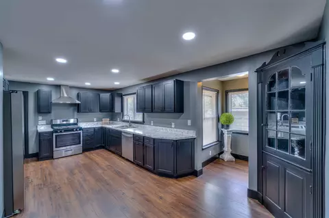 2270 Maple, Jackson, MI 49203 photo 8