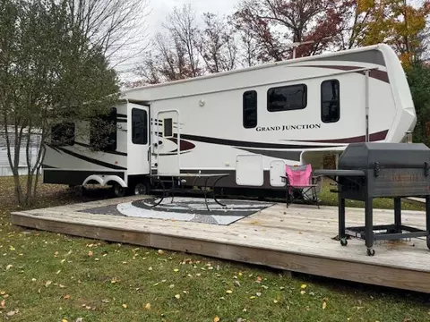 8406 E 36th, Newaygo, MI 49337