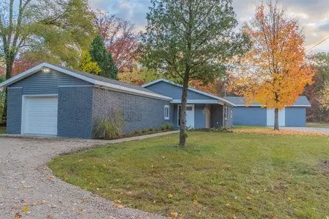 40 N Mill Iron, Muskegon, MI 49442