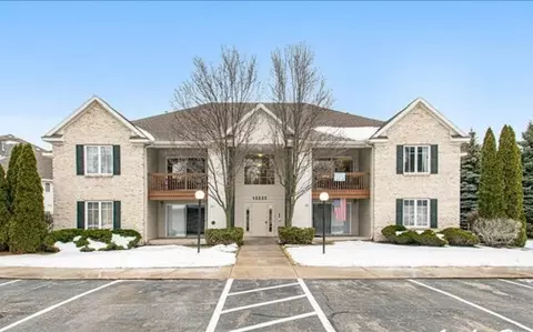 12233 S Cystal Waters # 8, Holland, MI 49424