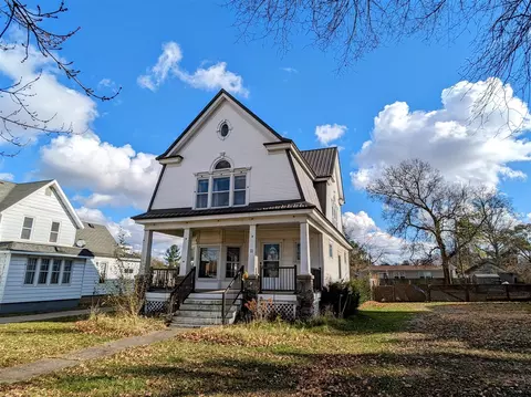 11 S S Ctr, Hartford, MI 49057