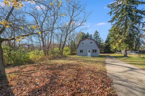 907 N Nursery, Lawton, MI 49065