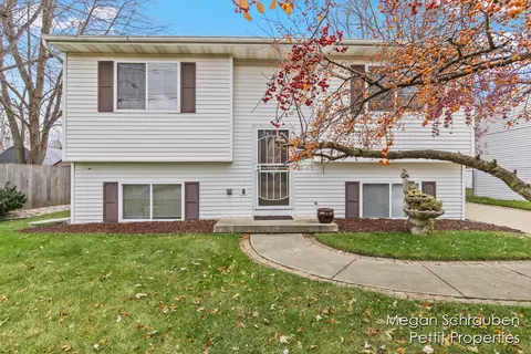 1922 Moffitt, Lansing, MI 48911
