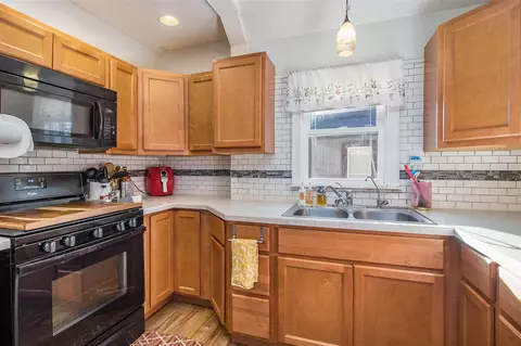 916 Burr, Jackson, MI 49201 photo 9