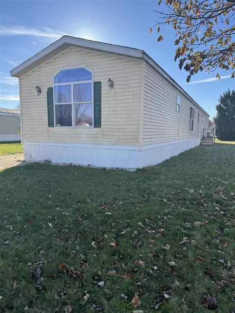 77 Locust, Muskegon, MI 49445