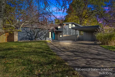 907 Lamberton, Grand Rapids, MI 49505