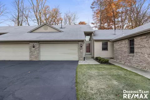 93 Sandy Pt, Holland, MI 49424