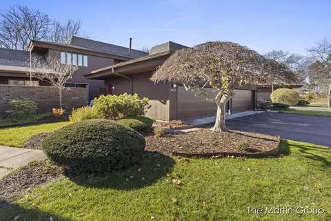 6062 Parview, Grand Rapids, MI 49546
