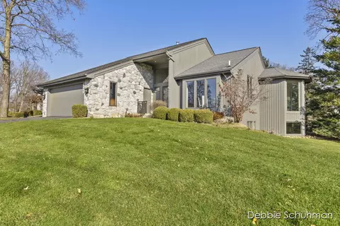 4999 N Quail Crst, Grand Rapids, MI 49546