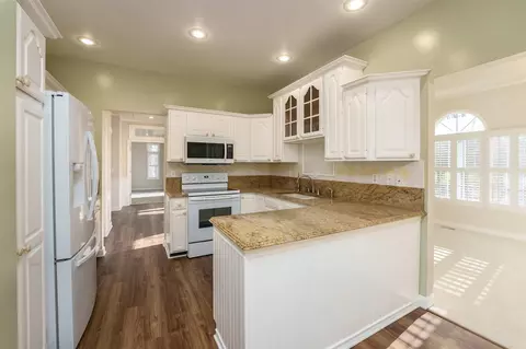 205 Golfview Dr, Plainwell, MI 49080 photo 5