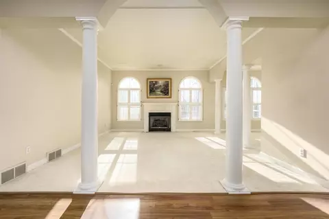205 Golfview Dr, Plainwell, MI 49080 photo 2