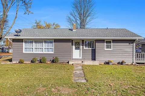 1130 Frisbie, Springfield, MI 49037 photo 2