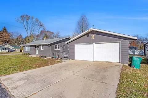 1130 Frisbie, Springfield, MI 49037 photo 3