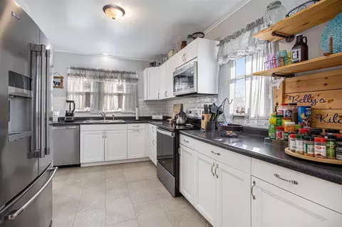 1130 Frisbie, Springfield, MI 49037 photo 9